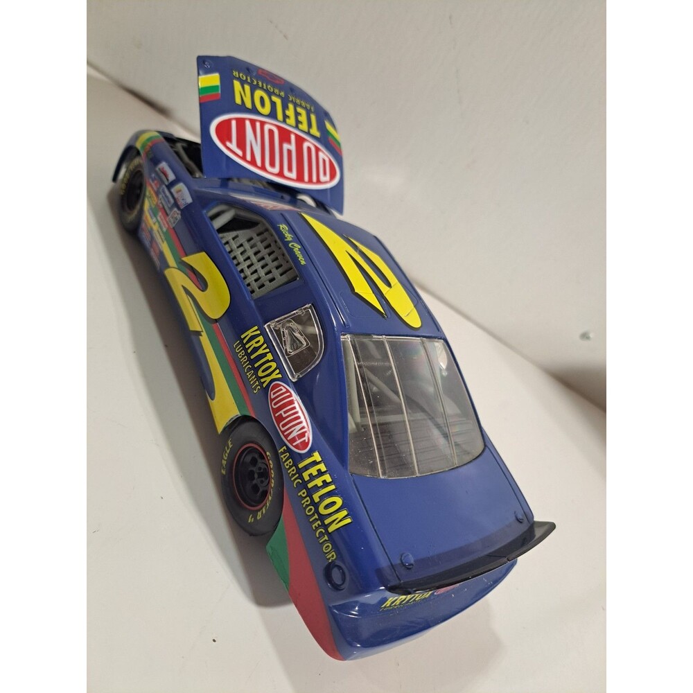 Racing Champions 1:18 Die Cast Dupont Chevrolet #2 Ricky Craven NASCAR Stock Car - Picture 7 of 13
